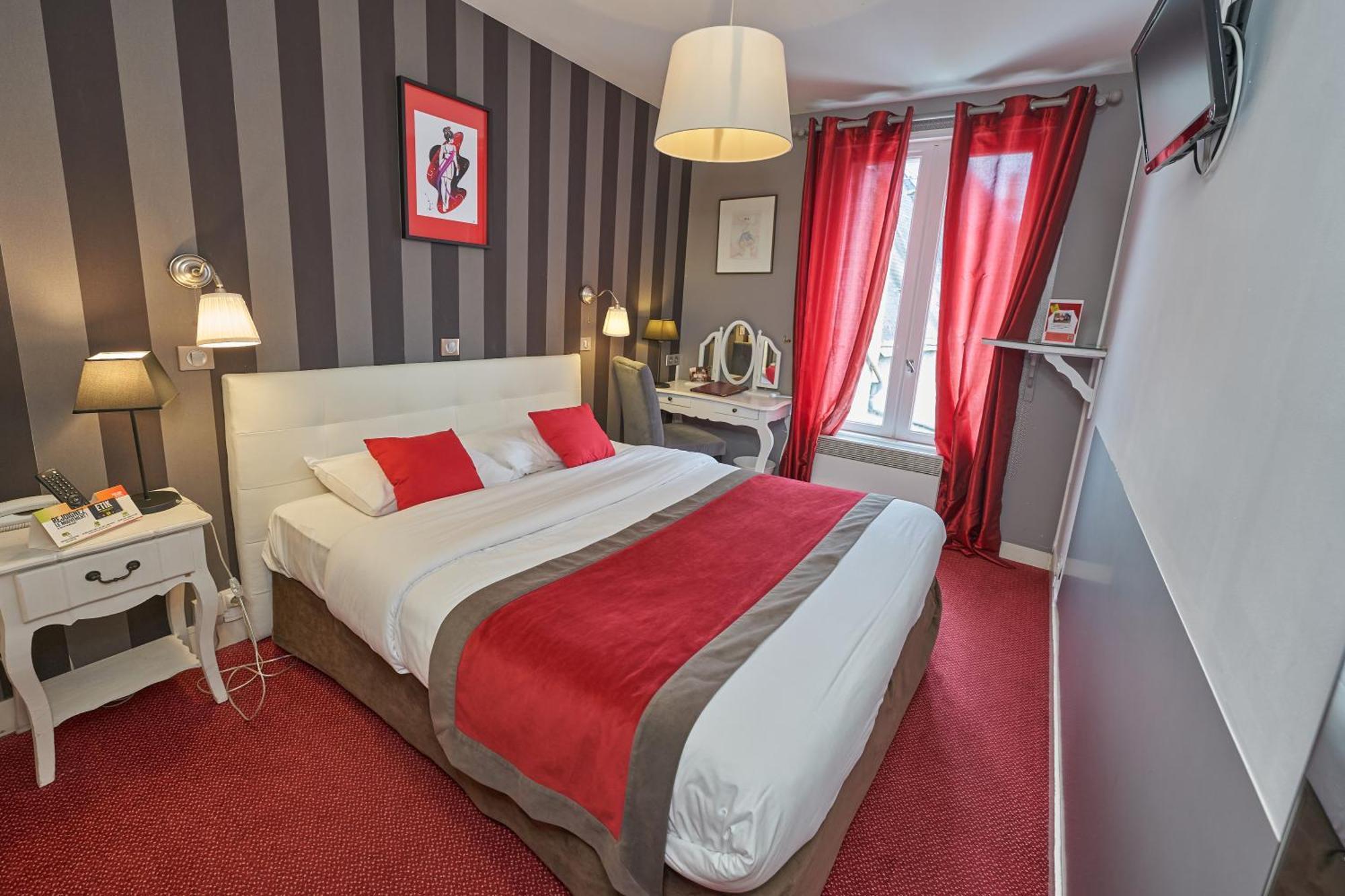 Hotel Logis Du Théâtre Tours
