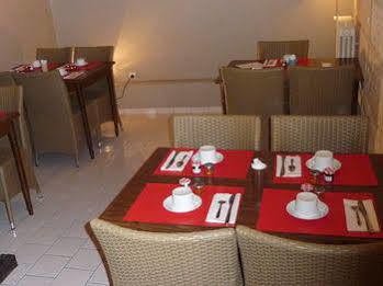 Hotel Logis Du Théâtre 2*